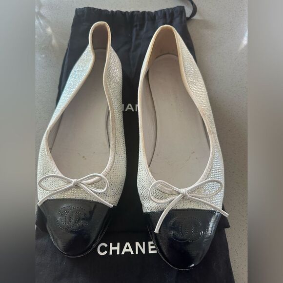 CHANEL women’s Ballet Flats size 38C - Picture 2 of 8